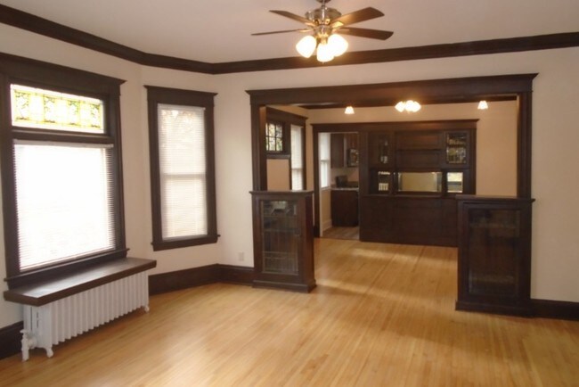 Building Photo - 3034 Knox Ave S