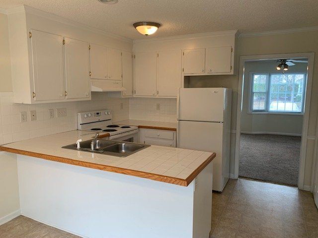 Building Photo - 2152 Flagstone Ct