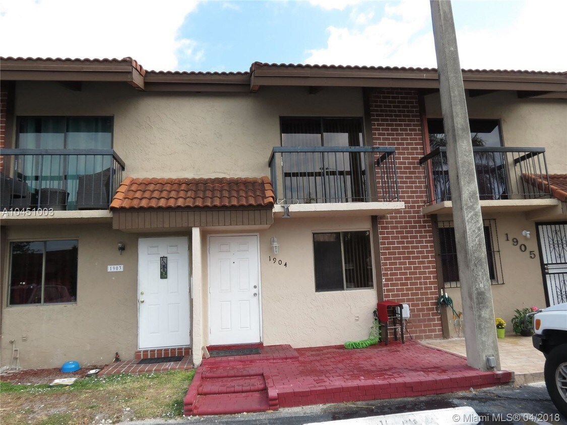 Primary Photo - 1819 SW 107th Ave