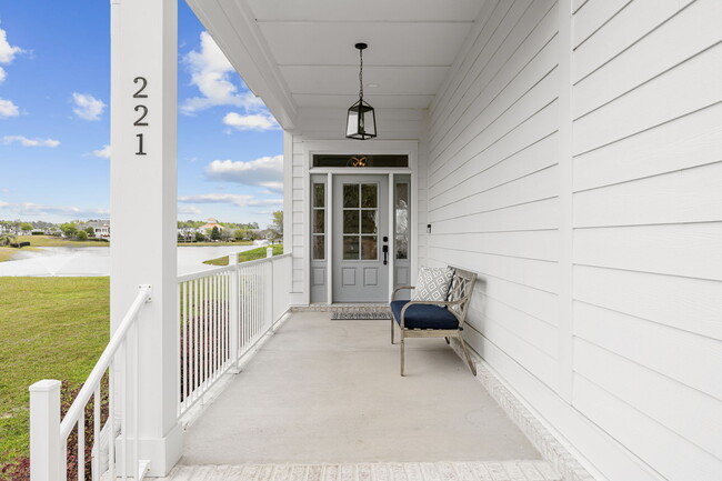 Building Photo - 221 W Isle of Palms Ave