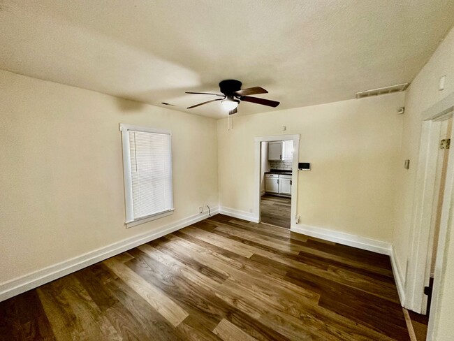Foto del edificio - Nicely finished 2 bedroom bungalow