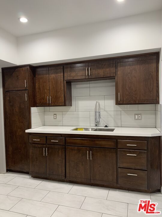 Foto del edificio - 1416 W 46th St