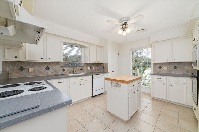 Foto del edificio - 11838 Riverview Dr