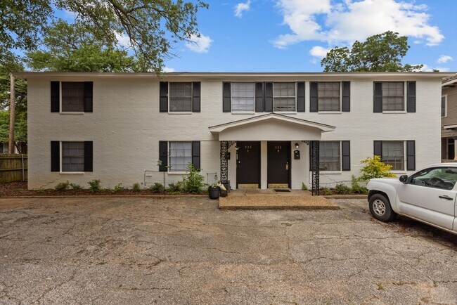Foto del edificio - 517 W Houston St