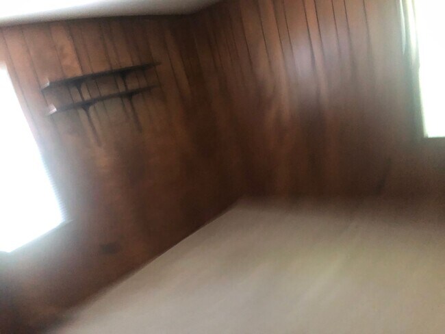 Building Photo - Quaint 2 bedroom perched atop 1.7 wooded a...