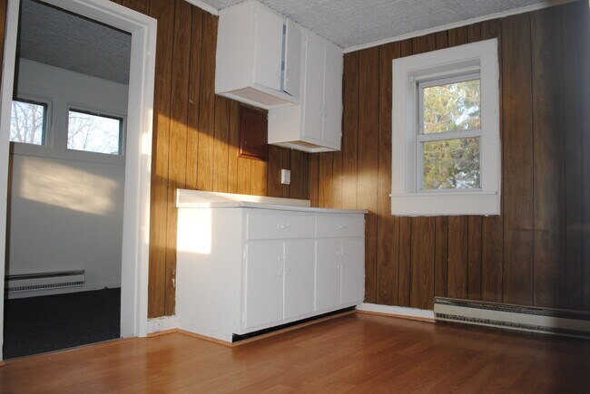 Building Photo - 15 Pine View Dr