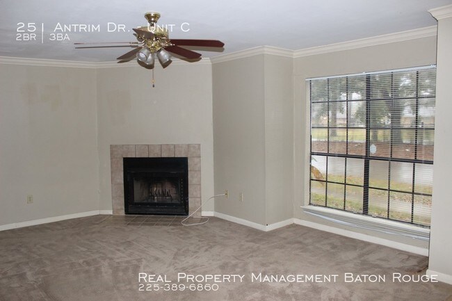 Foto del edificio - Townhome near Sharp Ln.