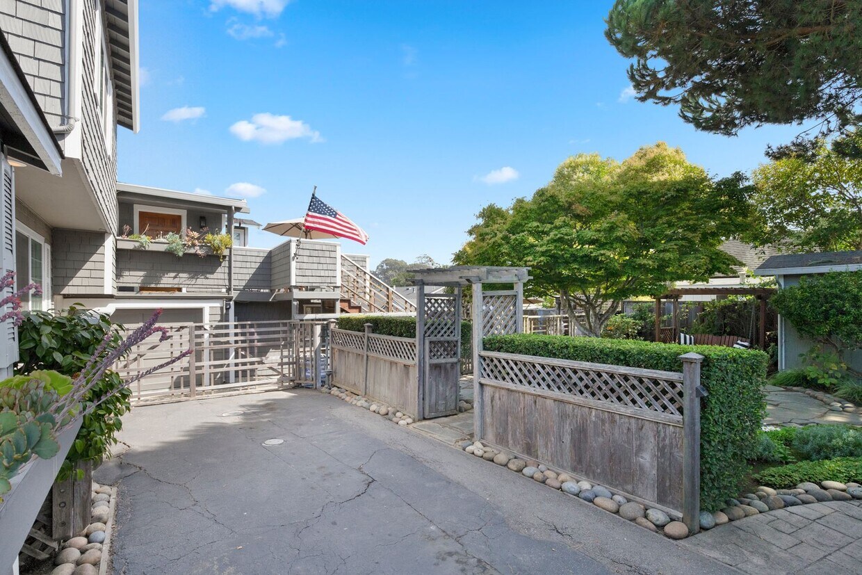 Primary Photo - 310/320 9th Avenue