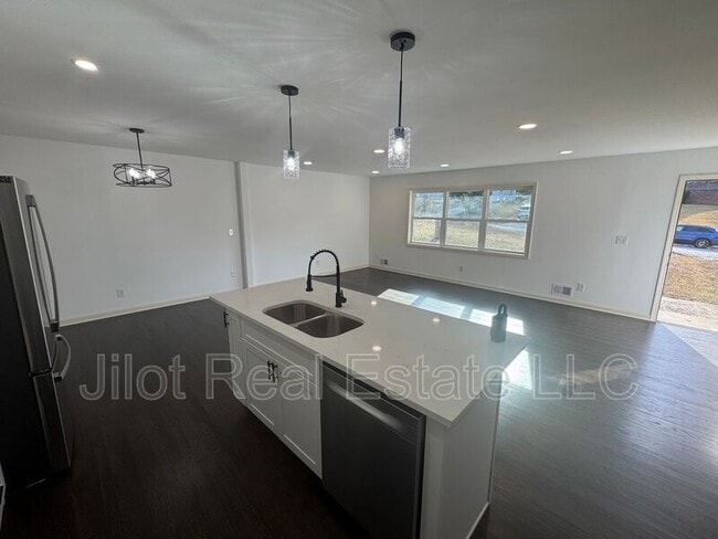 Foto del edificio - 2390 Tiffany Pl