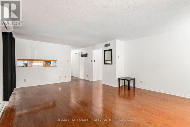 Photo du bâtiment - 244 Charlotte St