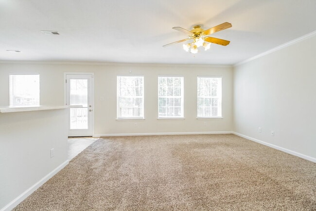Building Photo - 2164 Spring Hill Cir