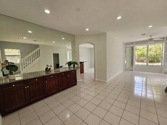 Foto del edificio - 7577 Springfield Lake Dr