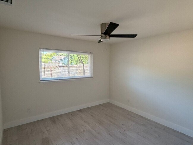 Foto del edificio - Home For Rent in Fair Oaks, CA