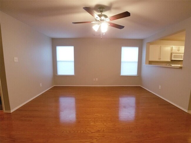Foto del edificio - 8138 Forest Glen Dr
