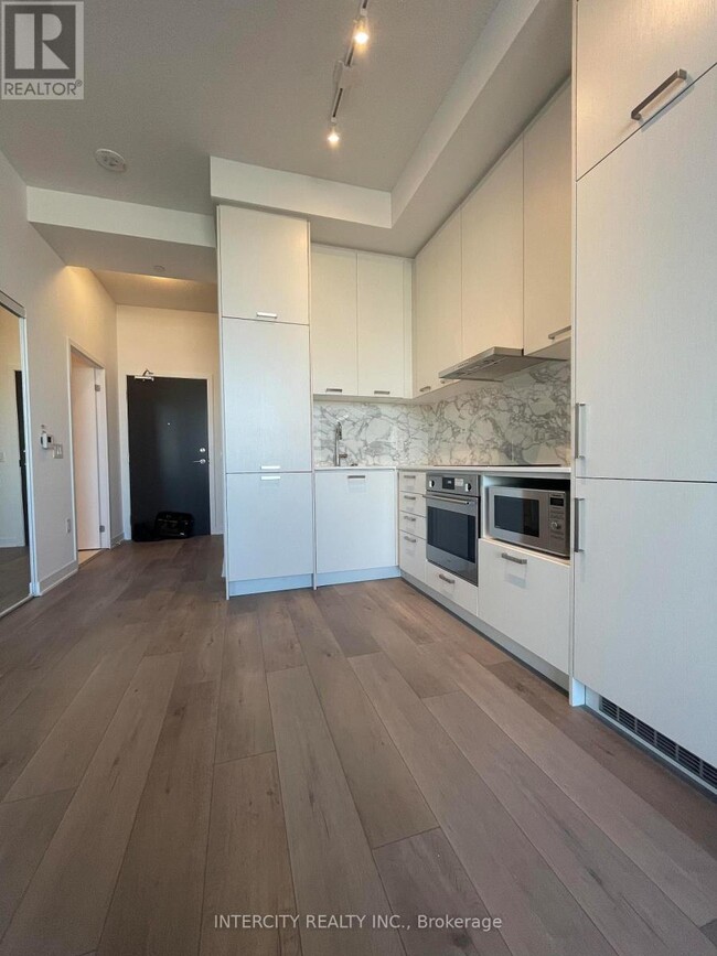 Building Photo - 10 Honeycrisp Cres