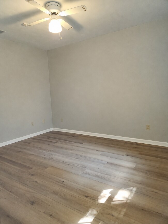 Building Photo - 8824 Hammett Ave