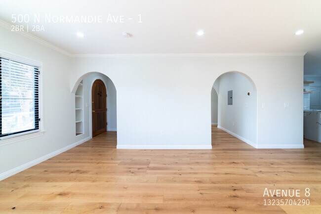 Building Photo - Tailor-Made Tranquility: 2 Bed, 2 Bath Oas...
