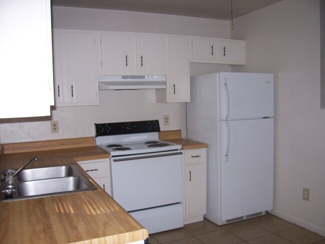 Building Photo - 3749 Maria Cir