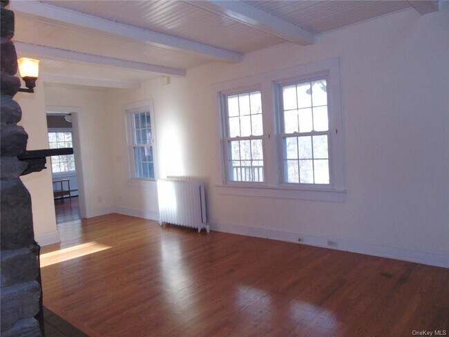 Building Photo - 373 Saw Mill River Rd