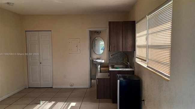 Foto del edificio - 1200 NE 110th St