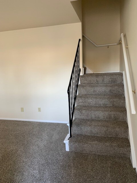 Building Photo - 622 W Walnut St