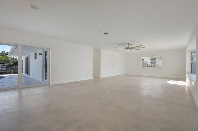 Building Photo - 1478 NE 57th Ct