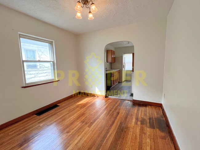 Building Photo - 2 bedrooms 1 bathroom house