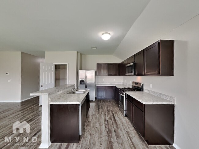 Building Photo - 5303 Nicole Dr