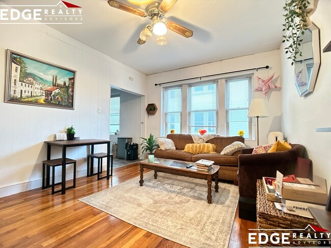 Photo - 264 Kelton St Apartment