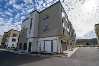 Building Photo - 26958 W Sandbar Willow Pl