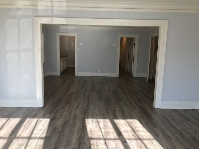 Building Photo - 1536 S Van Ness Ave