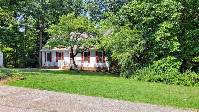 Building Photo - BEAUTIFUL 5 bedroom home with AMAZING outd...