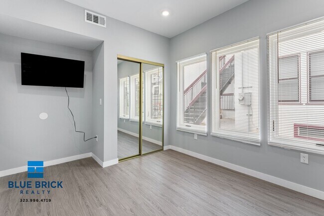 Foto del edificio - 1166 1/2 W 29th St-1166