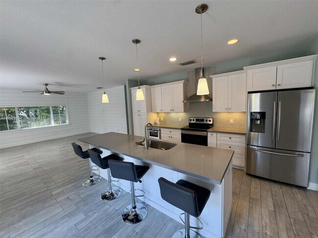 Foto del edificio - 241 W Seaview Dr