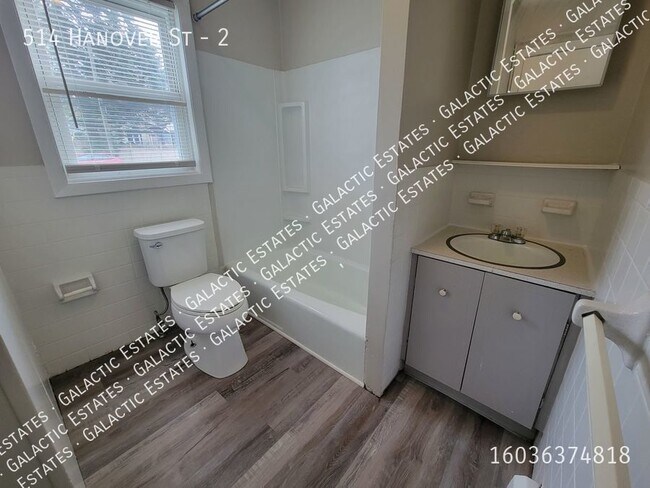 Building Photo - 2 bed 2 bath East Side Apartment