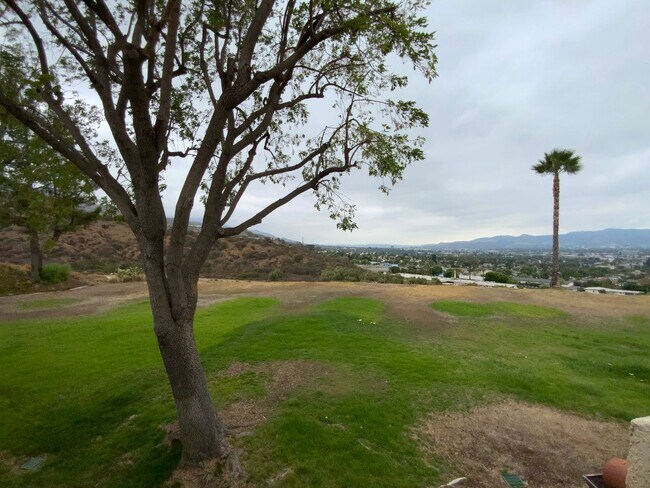 Foto del edificio - 3-Bedroom, 2.5-Bathroom townhouse located ...