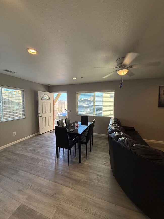 Foto del edificio - 5276 Imperial Ave