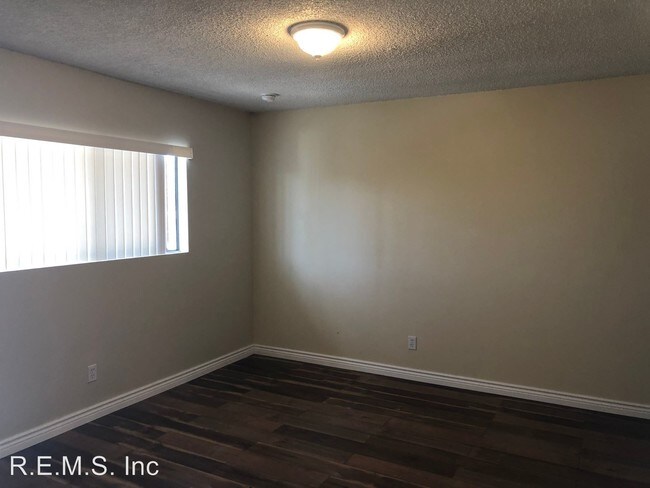 Foto del edificio - 12300 S Willowbrook Ave