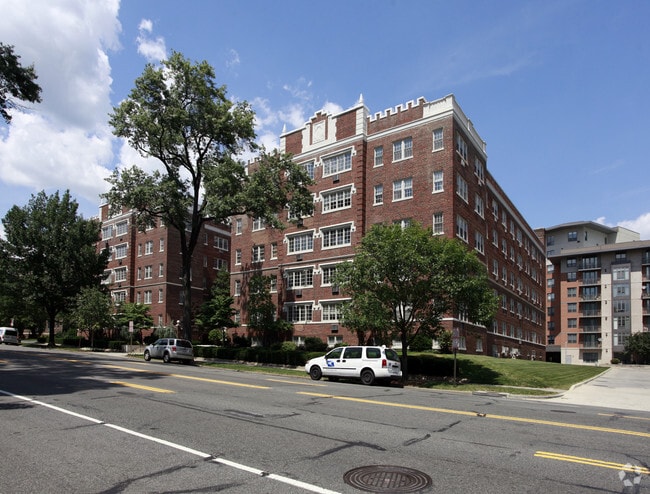 Primary Photo - 3901 Connecticut Ave NW