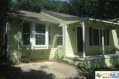 Foto del edificio - 1104 N LBJ Dr