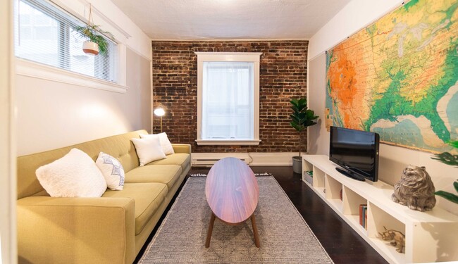 Interior Photo - Goldie