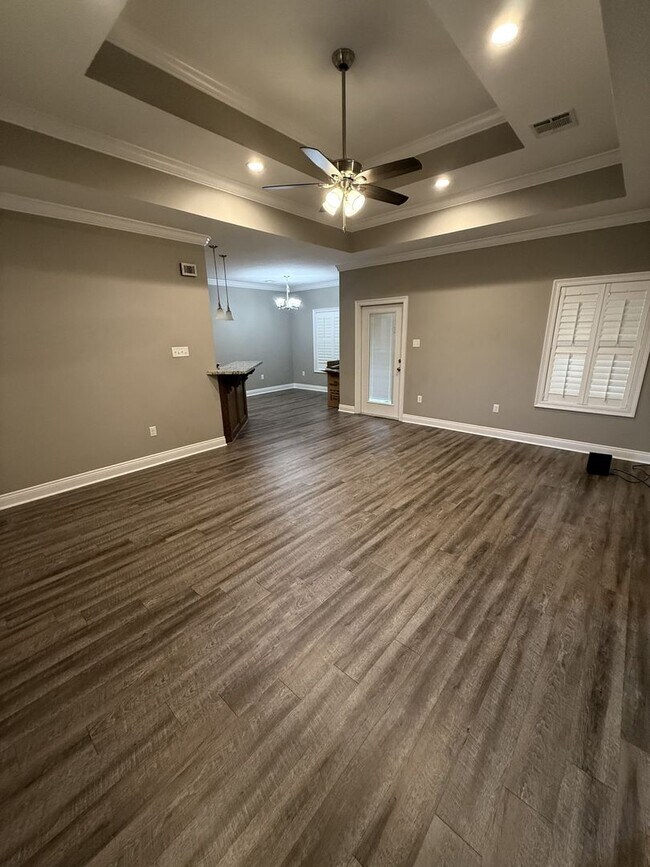 Foto del edificio - Spacious 3-Bedroom Home with Large Fenced Yard in Lake Charles