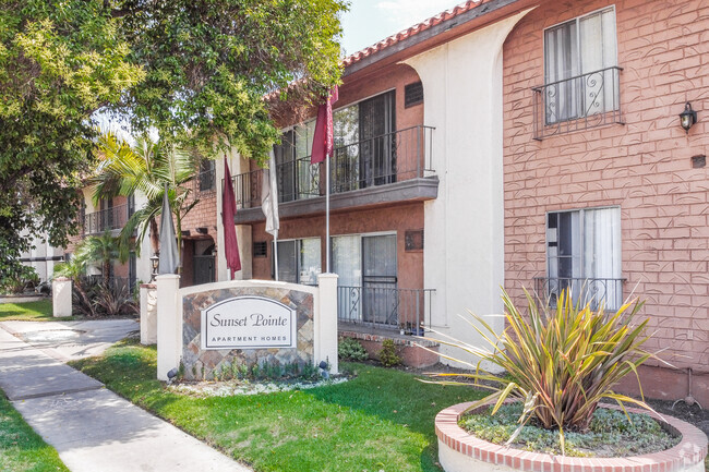 Building Photo - Sunset Pointe Apartments