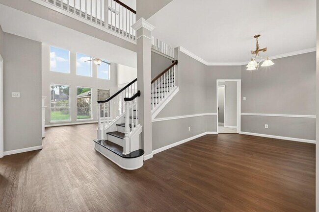 Building Photo - 2215 Alberton Ln