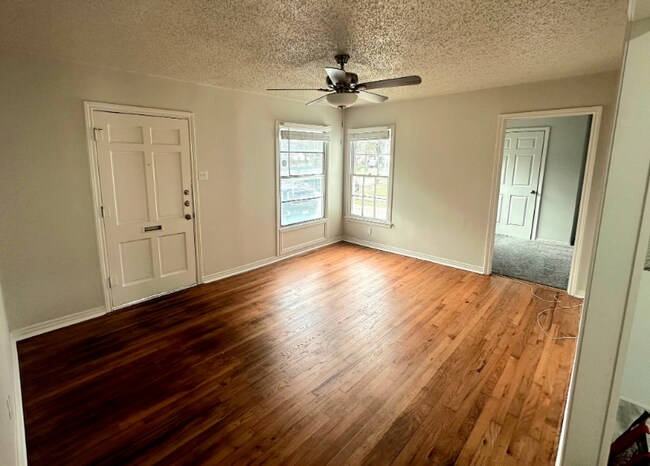 Foto del edificio - 8241 Norvell Dr