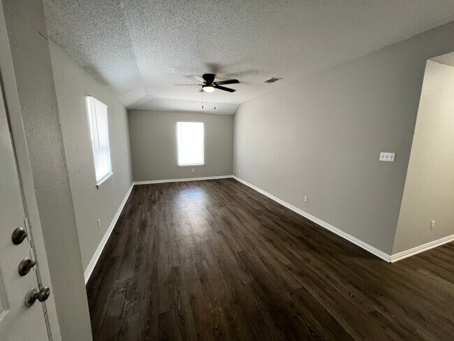 Building Photo - 1321 Bagby Ave
