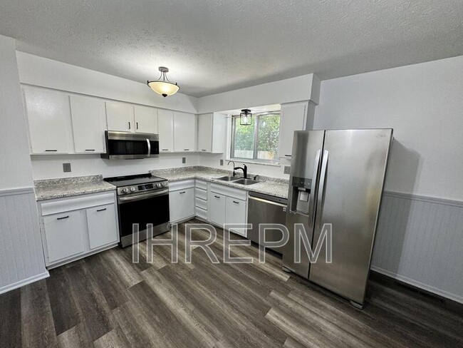 Building Photo - 5137 Holbrook Dr