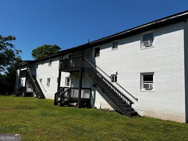 Foto del edificio - 610 N College Dr