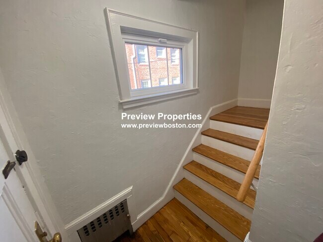 Building Photo - 43 Hatherly Rd