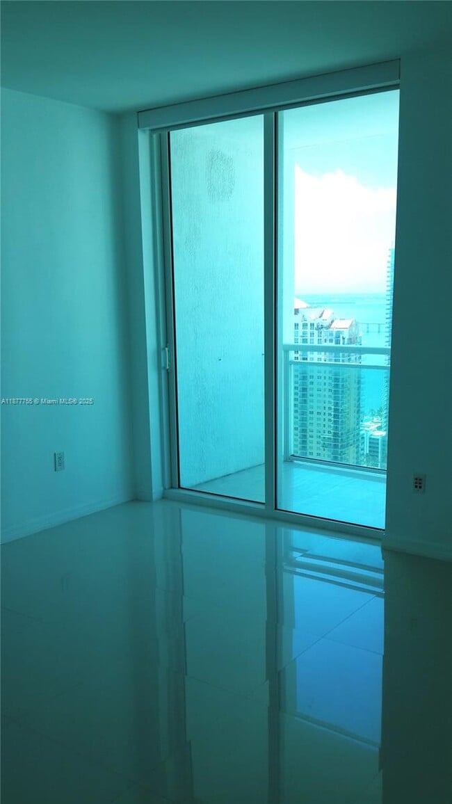 Building Photo - 950 Brickell Bay Dr